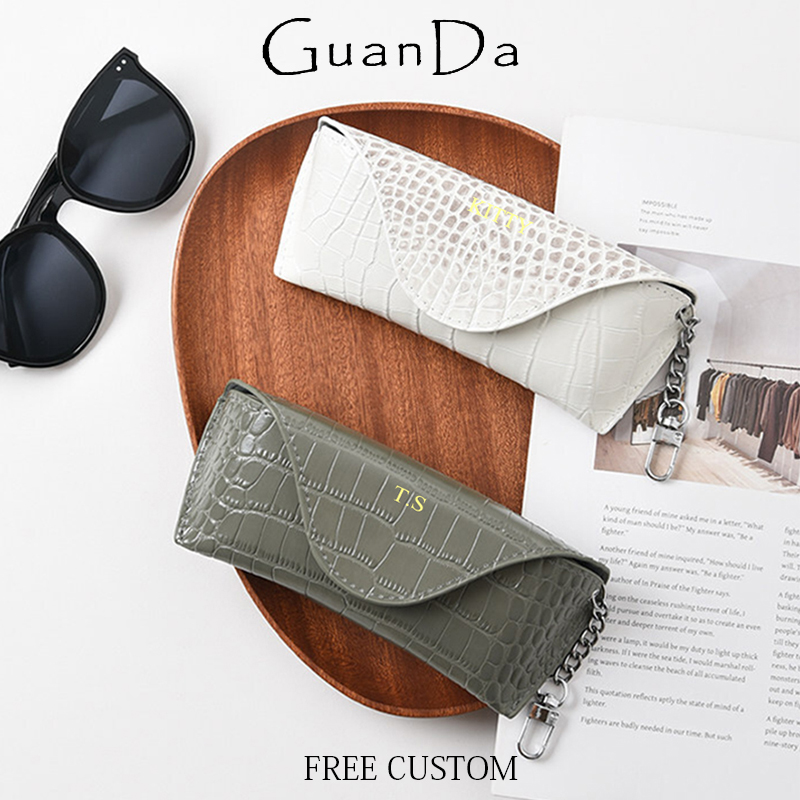 Sunglass Retainer Cord - กระเป๋าใส่แว่นตาหนังแท้สุดหรูพร้อมสลักชื่อย่อ กระเป๋าใส่แว่นกันแดดสำหรับผู้หญิงแฟชั่น ลวดลายหนังจระเข้สลัก กล่องใส่แว่นตา